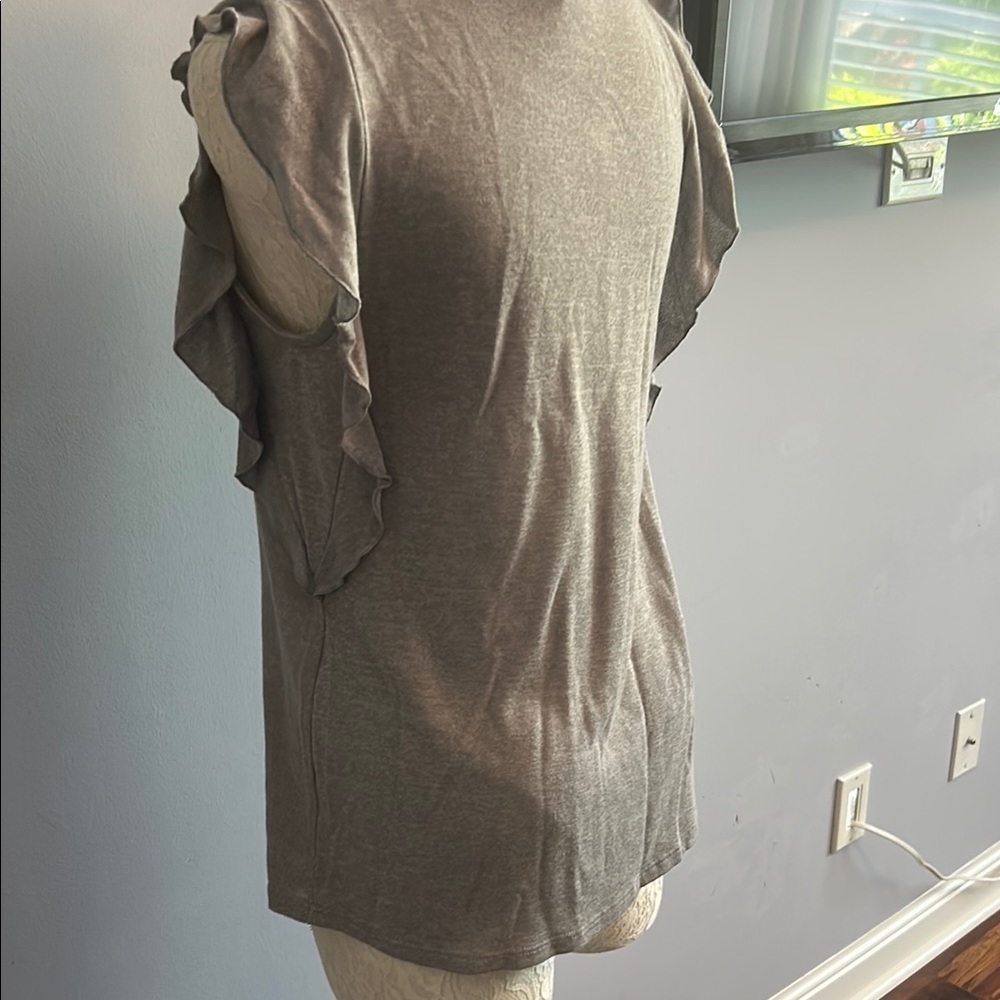 Gray Ruffled Flutter Sleeve Tank Top - Picture 4 of 6